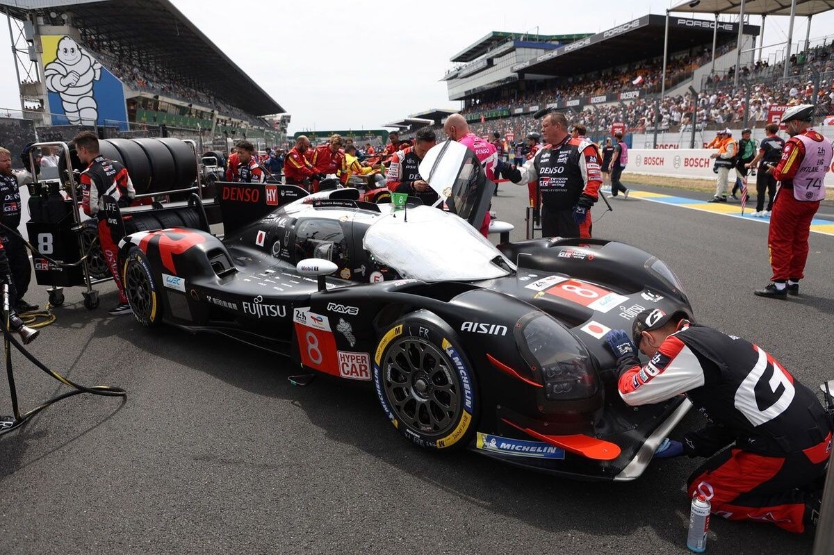 フェラーリは何かを“見つけて”いる？　トヨタ直線スピードの差に疑念「白か黒かグレーか……」重い重量も足枷に
