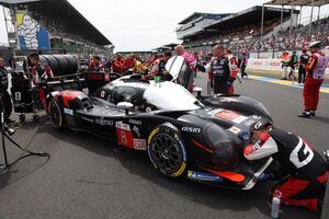 フェラーリは何かを“見つけて”いる？　トヨタ直線スピードの差に疑念「白か黒かグレーか……」重い重量も足枷に