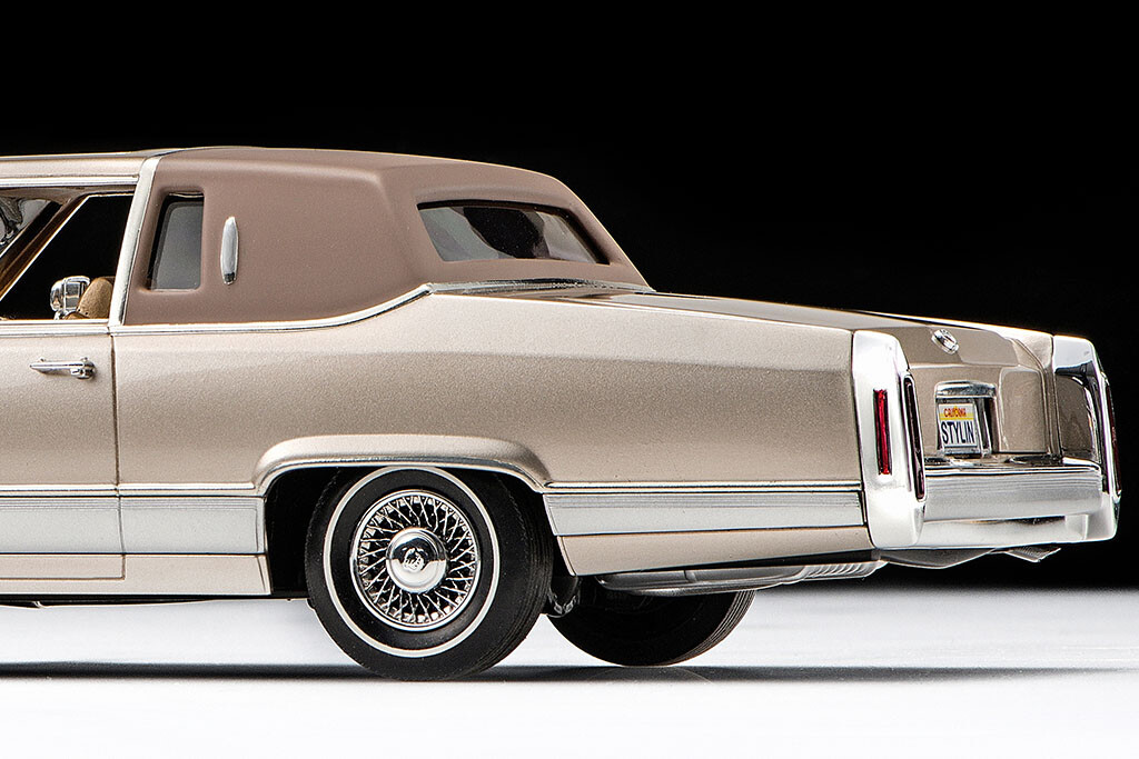 新品 1/25 レベル キャデラック フリートウッドクーペ ローライダー