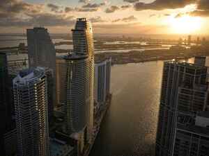 アストンマーティン初の住宅設計および建設プロジェクトが完成。 米フロリダ州マイアミの超高層マンションを公開