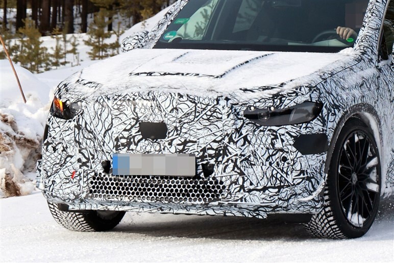 【初撮影】「EQC」改め「GLC EV」に。不評のデザイン一新＆名称変更で再起を図る…2モーターのAMG仕様も