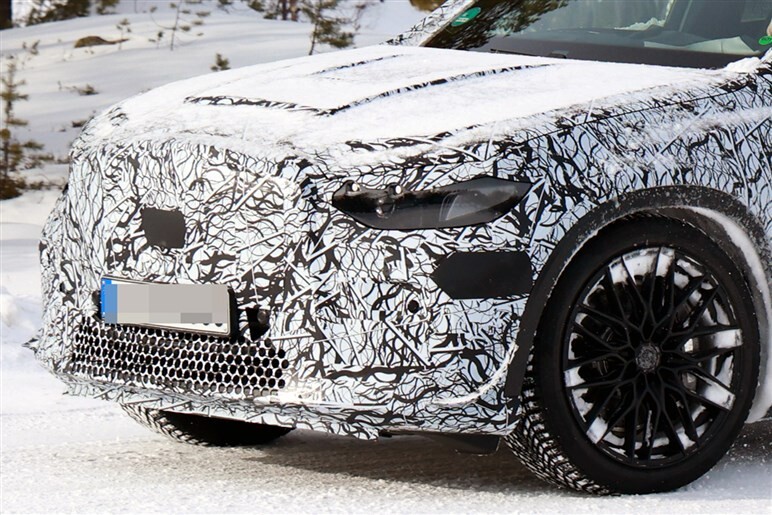 【初撮影】「EQC」改め「GLC EV」に。不評のデザイン一新＆名称変更で再起を図る…2モーターのAMG仕様も