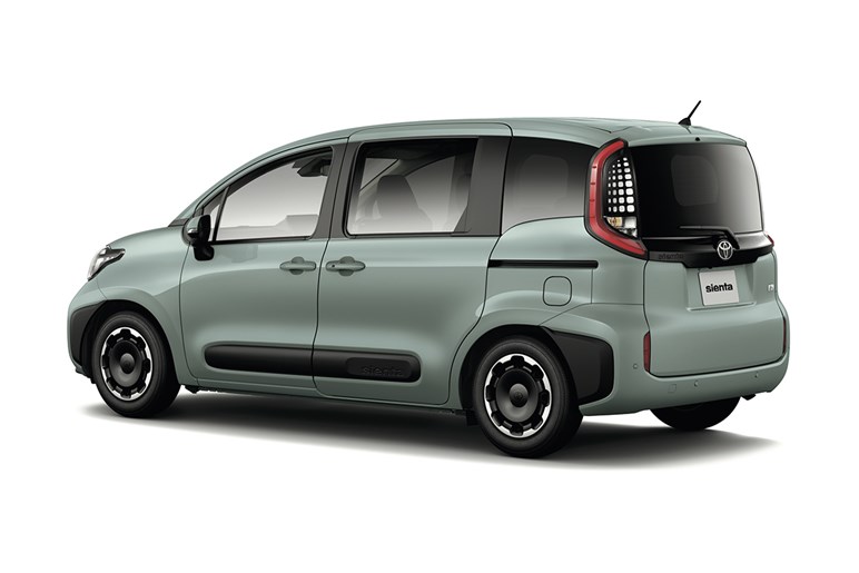 【シエンタ風？】「パッソ」後継で名車「スターレット」が復活…26年夏発表、1.3Lターボ×6MTの“GR”も設定か