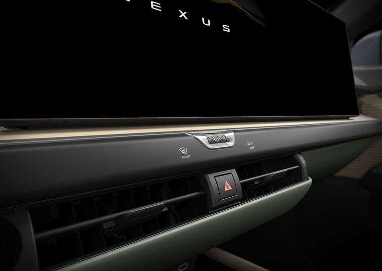 レクサス新型「ES」初公開。ボディ拡大×新デザインで全面刷新、BEVは最長685km…日本導入は26年春