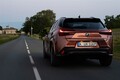 次期レクサス「UX」は最短で2026年登場か　RX譲りのスピンドルボディ採用で将来はBEV専用になる？