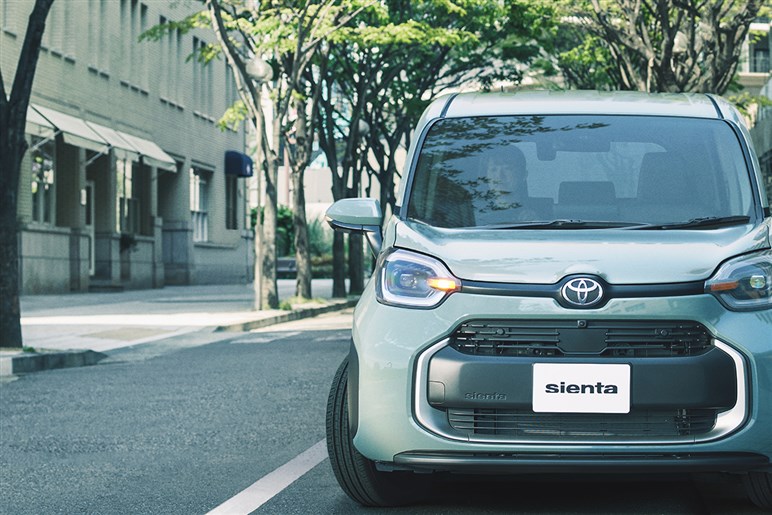 【シエンタ風？】「パッソ」後継で名車「スターレット」が復活…26年夏発表、1.3Lターボ×6MTの“GR”も設定か