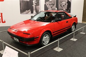 ロードスターほど有名じゃないけど一足先に世に出た80年代の小型2シーター・トヨタMR2は、ミッドシップレイアウトの野心作だった