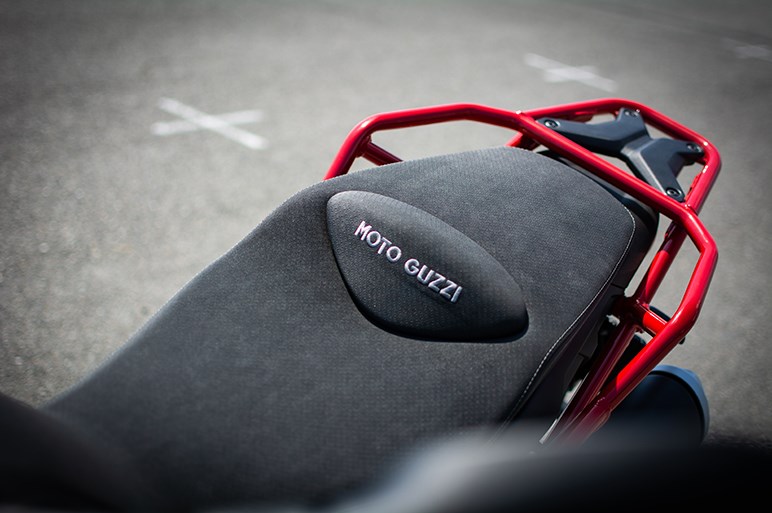 モト・グッツィ「V85 TT」はその風貌だけでなく乗り味も含めてあえて選ぶモデル