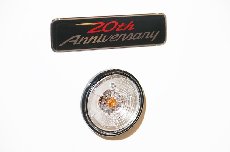 ロードスターの30周年を祝うマツダブースは歴代ロードスターの玉手箱状態