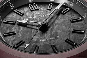 ダイヤルに刻まれる幾何学模様は“宇宙からの贈り物”!? 新進気鋭のスイスブランドが放つスポーツウォッチ新作の実力とは