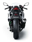 カワサキ「ニンジャ7 ハイブリッド」爆誕!! モーターサイクル初のストロングハイブリッドを採用、エンジンは451ccツインだ！