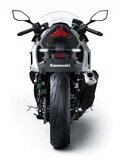 カワサキ「ニンジャ7 ハイブリッド」爆誕!! モーターサイクル初のストロングハイブリッドを採用、エンジンは451ccツインだ！