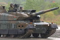 「自衛隊最強の機甲部隊」ウクライナ戦争反映の“見慣れぬ姿の戦車”イベントで公開