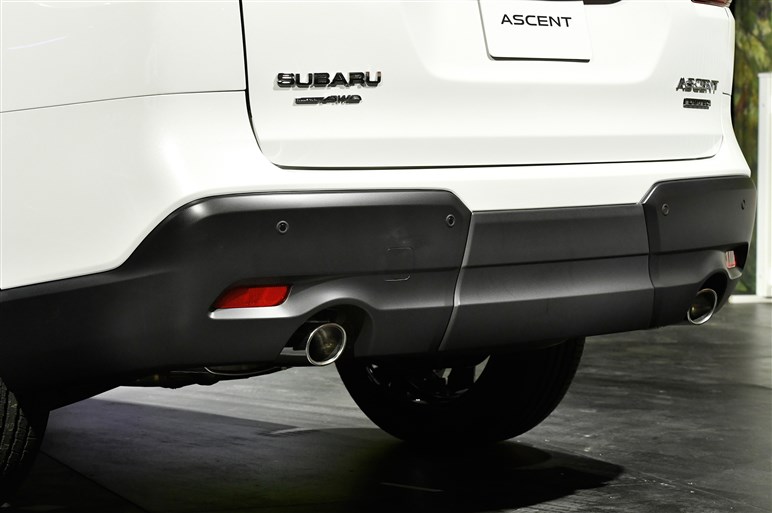 スバル最大3列SUV「アセント」発表　2.4L 4気筒水平対向直噴ターボ搭載