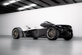 F1より遙かに軽い500kg台の超軽量マシン！　公道を走れることに違和感しかない「BAC MONO」って何もの？