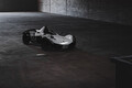 F1より遙かに軽い500kg台の超軽量マシン！　公道を走れることに違和感しかない「BAC MONO」って何もの？