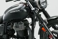 新車64万円！ ホンダが「超レトロ」な新ロードスポーツ発表！「極太タイヤ＆ストライプ」がカッコイイ！ 高級な「メッキ装飾」も採用した中型バイク「新GB350」発売へ！
