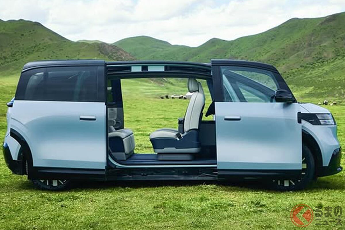 斬新「観音開きスライドドア」ミニバンがスゴイ！ 全長4.6mボディに「量産初の凄いドア」×“めちゃ広ッ”車内空間を採用！ “日本上陸予定”のジーカーが展開する「MIX」中国モデルってどんなクルマ？