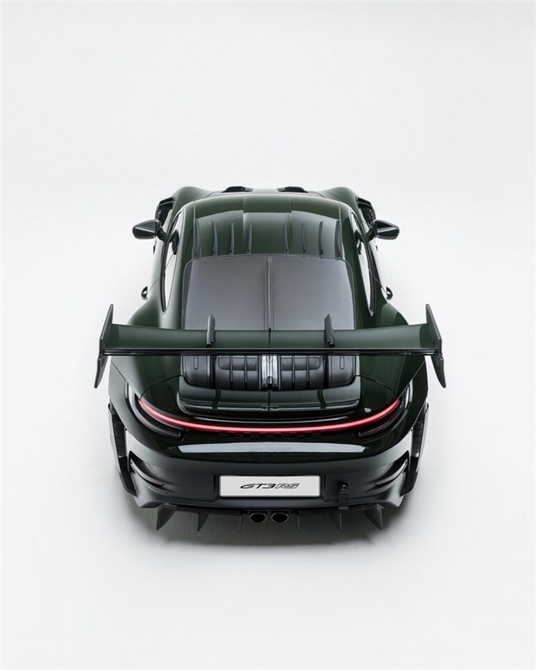 【史上最強仕様が登場しそう】過激すぎる新型タイカン開発中。マンタイの手でサーキット専用仕様に進化か？