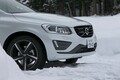 ボルボの最新ダブル過給エンジンのパワーは？　XC60 T6で雪道ドライブ