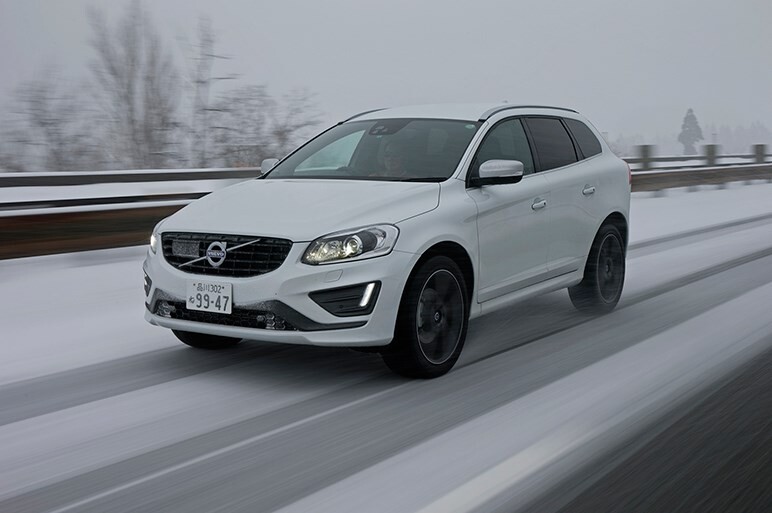 ボルボの最新ダブル過給エンジンのパワーは？　XC60 T6で雪道ドライブ