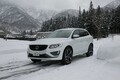 ボルボの最新ダブル過給エンジンのパワーは？　XC60 T6で雪道ドライブ