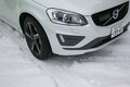 ボルボの最新ダブル過給エンジンのパワーは？　XC60 T6で雪道ドライブ