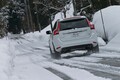 ボルボの最新ダブル過給エンジンのパワーは？　XC60 T6で雪道ドライブ