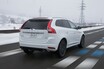 ボルボの最新ダブル過給エンジンのパワーは？　XC60 T6で雪道ドライブ
