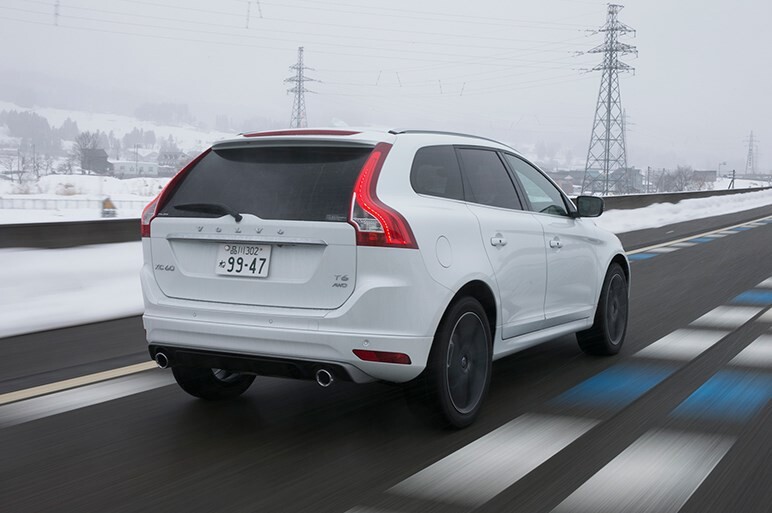 ボルボの最新ダブル過給エンジンのパワーは？　XC60 T6で雪道ドライブ
