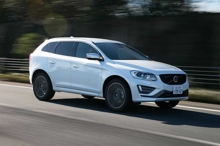 ボルボの最新ダブル過給エンジンのパワーは？　XC60 T6で雪道ドライブ