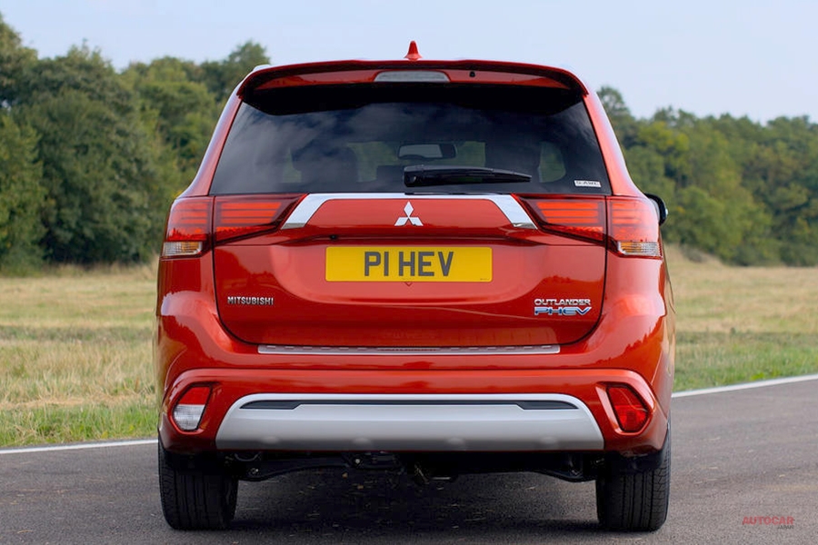 三菱アウトランダーPHEV　英国では「高級車」　2018年型、試乗の評価は