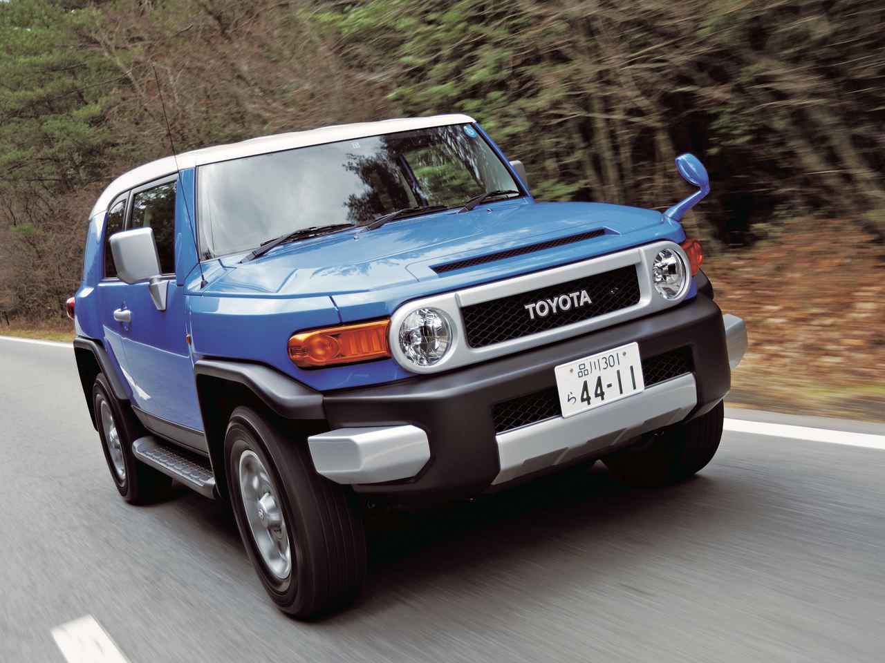 試乗 トヨタ Fjクルーザーは オンでもオフでも走破性に優れたオールラウンダーだった 10年ひと昔の新車 Webモーターマガジン 自動車情報サイト 新車 中古車 Carview