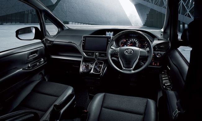 トヨタの人気ミニバンのヴォクシー ノアに精悍かつラグジュアリーな特別仕様車を設定 カー アンド ドライバー 自動車情報サイト 新車 中古車 Carview