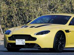 アストンマーティン ヴァンテージは、究極のV12を搭載して速さをきわめた【スーパーカークロニクル・完全版／052】