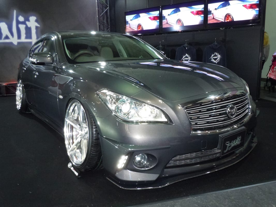 疾走感溢れるスポーティシルエットを日産y51フーガに与えるjユニット 大阪オートメッセ18 Auto Messe Web 自動車情報サイト 新車 中古車 Carview