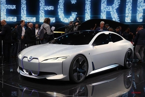 BMW　EVのデザイン、今後は大人しくトーンダウン　iX3／i4登場へ