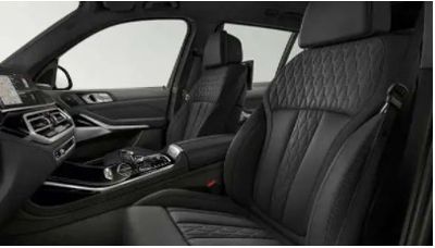BMW X7に漆黒で統一した内外装を纏う特別限定モデルが登場