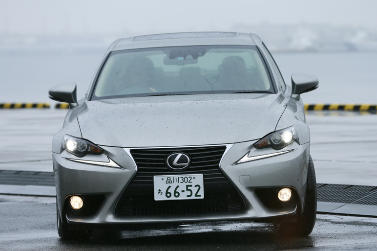 レクサスIS試乗。日本の高級車は変わるか？