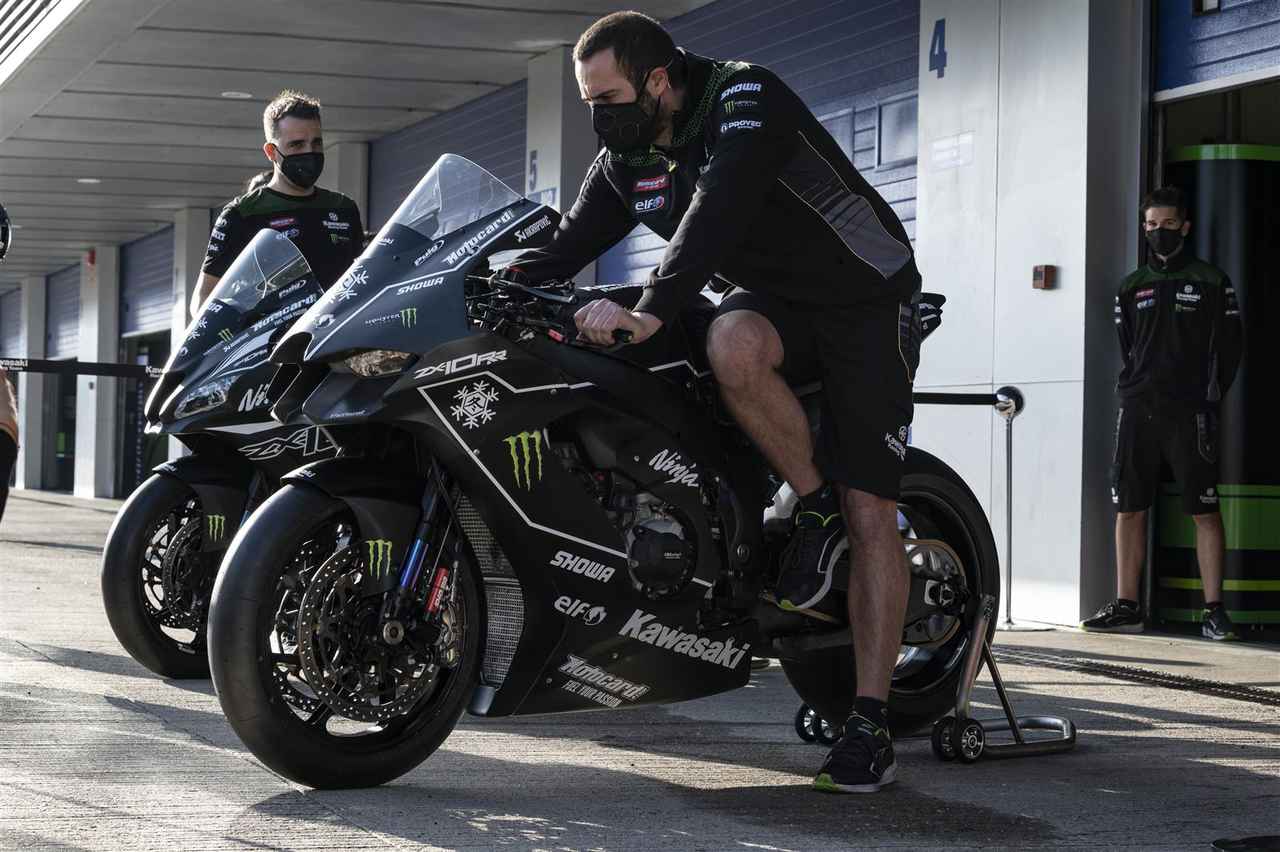 カワサキ Ninja Zx 10rr の21年型がスーパーバイク世界選手権のウインターテストに登場 王者ジョナサン レイが最速タイムを記録 21速報 Webオートバイ 自動車情報サイト 新車 中古車 Carview
