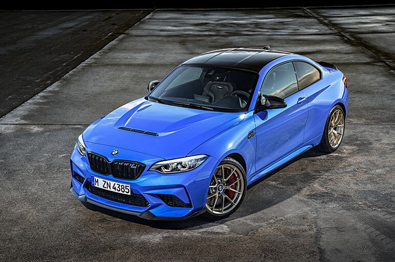 BMW M2に加わる頂点グレードのM2 CSはカーボンも多用しコンペティションの400万円高