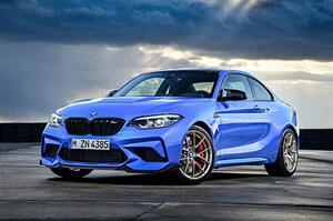 BMW M2に加わる頂点グレードのM2 CSはカーボンも多用しコンペティションの400万円高