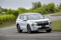 新型アウトランダーPHEVは500万円級SUVとして納得の走りと乗り心地。8割が選ぶ3列目シートはサイズを要確認
