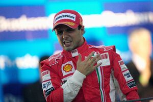 マッサ、2008年ランキング2位時の愛機”フェラーリF2008”をグッドウッドでドライブ。クラッシュゲートにチクリ