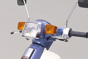 賛否が分かれる「角目カブ」そんなにダサいか…？ 今こそ称えたい「原付史上ナンバーワン」スーパーカブ