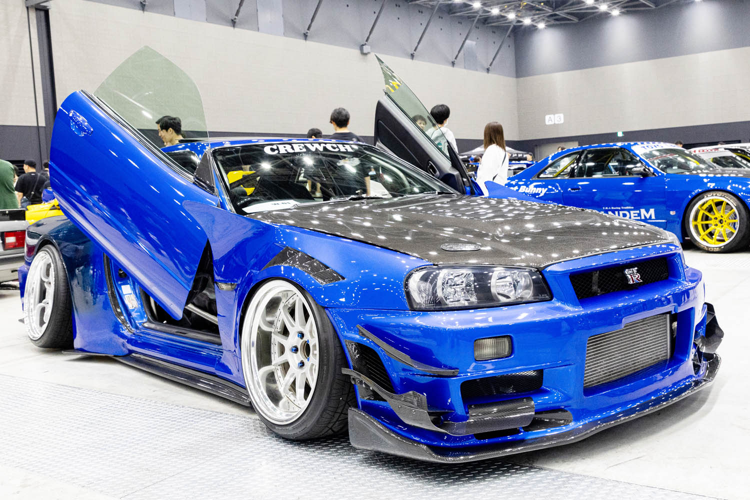 日産R34「スカイラインGT-R」をシザーズドアに！ ボディには