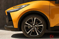 トヨタ新型「C-HR」実車展示！ 斬新「赤いTOYOTAエンブレム」採用の“コンパクトSUV”！ 鮮烈レッドの“スポーティ仕様”を豪で公開