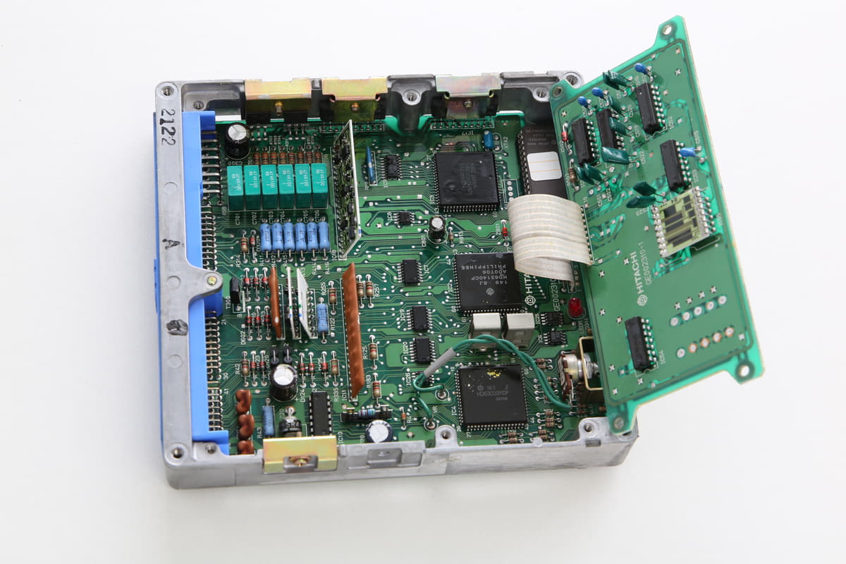 クルマのエンジンを制御するコンピュータは劣化する 電機部品が液漏れしている可能性も Auto Messe Web 自動車情報サイト 新車 中古車 Carview