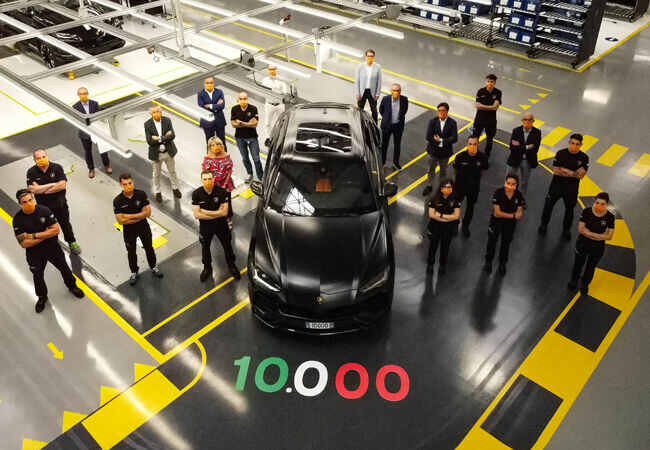 発表から2年、ランボルギーニのスーパーSUVウルスがついに生産台数1万台達成