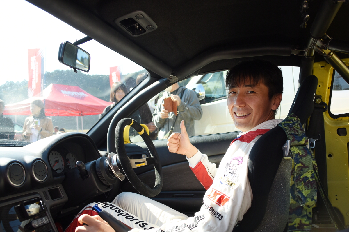 SUPER GTドライバー「松田次生」が愛車でドリフト競技を走行